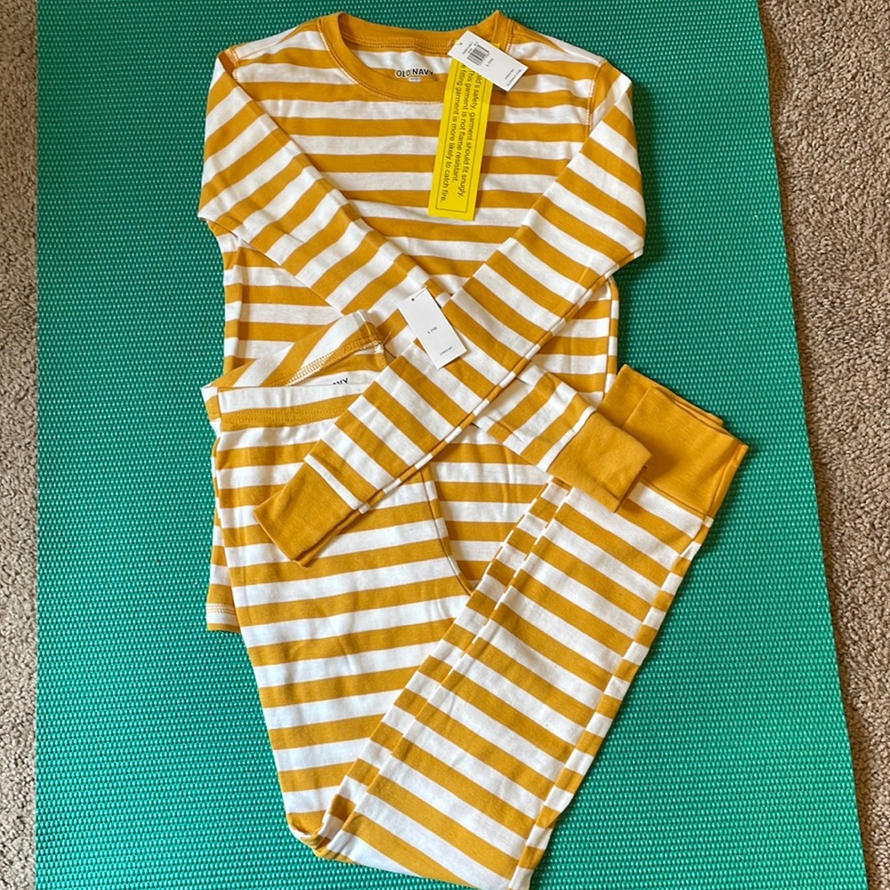 NWT Yellow & white striped kid’s PJs in size L. Unisex. Comfy & cozy!